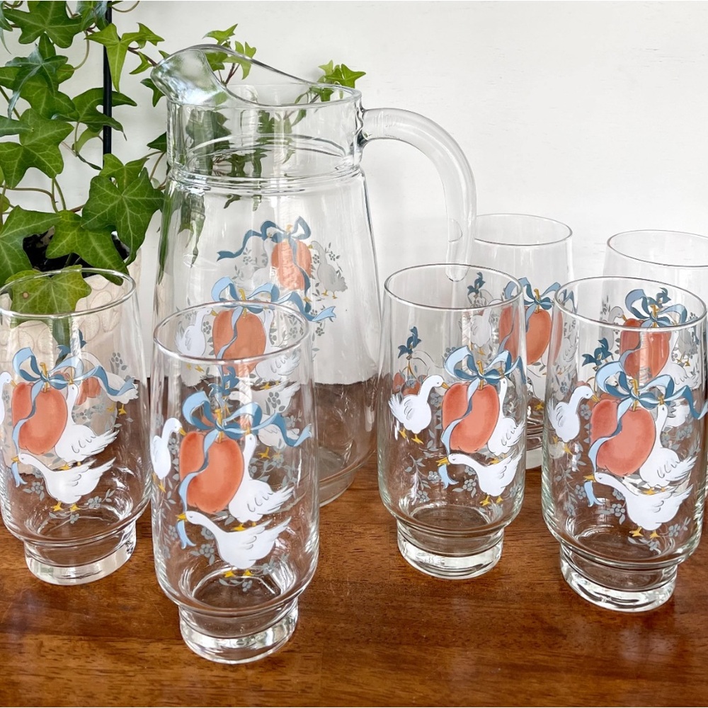 Vintage Elegant Glass Pitcher and Tumbler Set with Heart Design